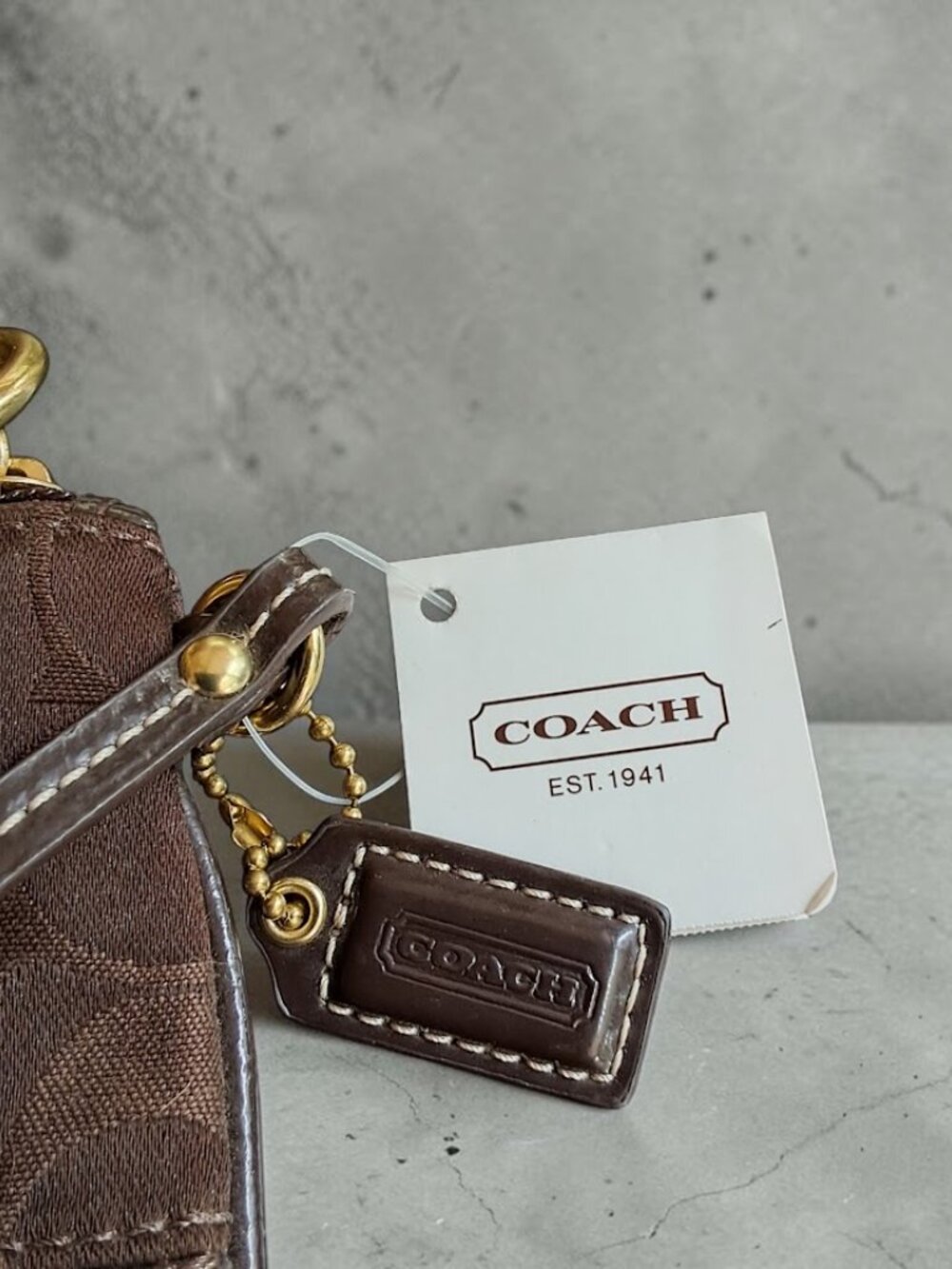 Coach F46319 Brown Pattern Signature Canvas Wristlet/Wallet Zippered - Picture 3 of 9